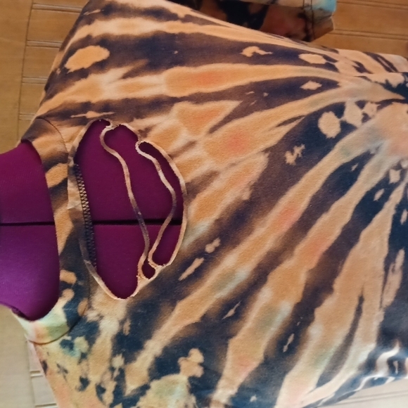 CANVAS TIE DYE DISTRESSED TEE - Picture 2 of 7